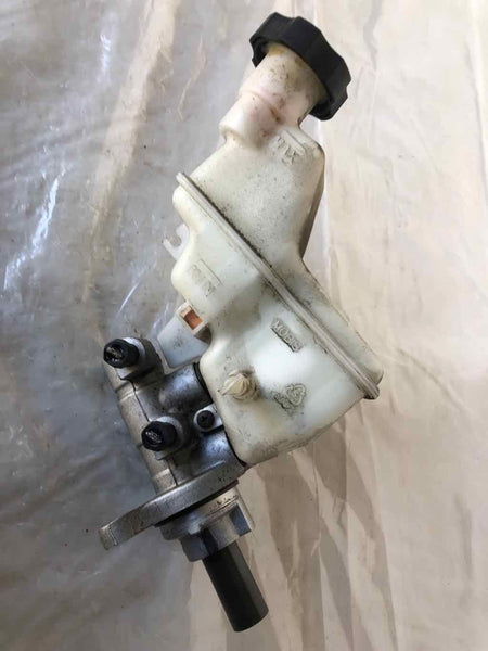 2015-2019 HYUNDAI SONATA Brake Master Cylinder with Pump Fluid Reservoir Bottle