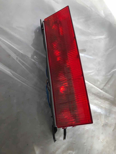 2005 CHRYSLER PT CRUISER Rear Roof Mounted 3rd Brake Light Stop Avoidance Lamp