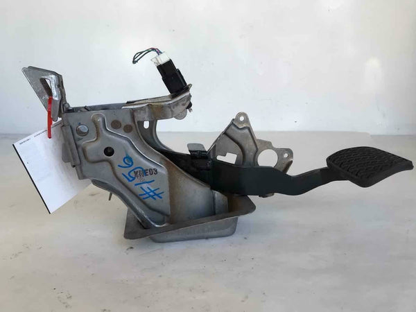 2016 NISSAN VERSA Brake Stop Foot Pedal w/ Sensor & Bracket  Assembly OEM