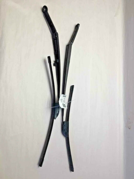 2004 BMW 325I Front Windshield Wiper Arm w/ Wiper Blade Pair Right & Left OEM