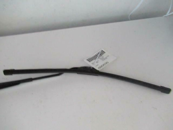 2002 FORD MUSTANG Front Windshield Wiper Arm Window Cleaner OEM