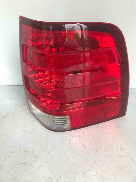 2003 - 2006 FORD EXPEDITION Rear Tail Light Lamp 2LIX-13B504-A Right Passenger