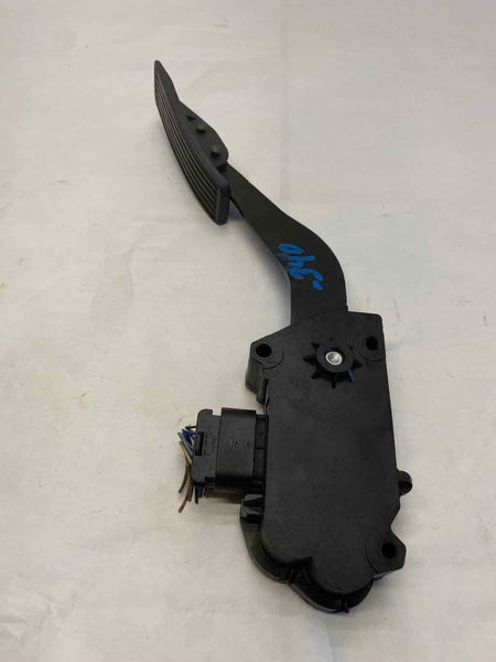 2005 SATURN ION Front Accelerator Throttle Gas Pedal 2.2L A/T Sedan G