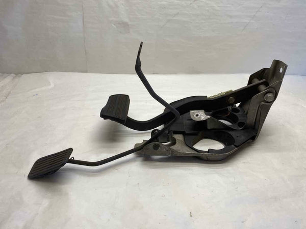 2002 CHEVY TAHOE Front Gas and Brake Pedal Assembly G