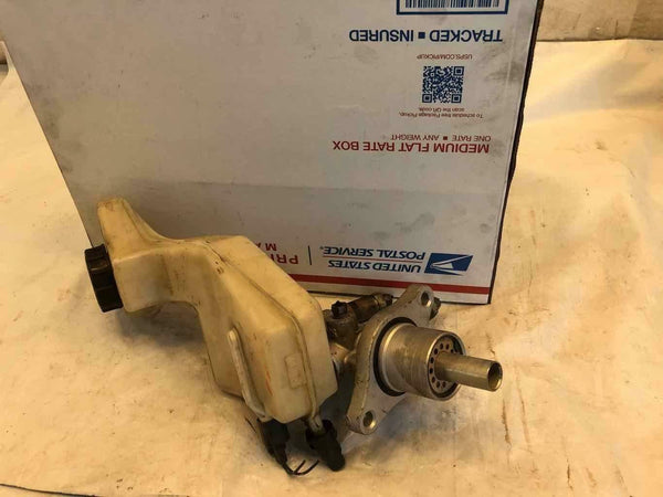 2004 - 2008 MAZDA 3 Engine Brake Master Cylinder w/ Fluid Bottle Tank 2.0L G