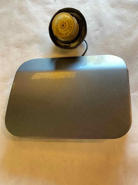 2005 - 2008 DODGE MAGNUM Rear Back Fuel Filler Cap & Door Gas Tank Cover Lid G