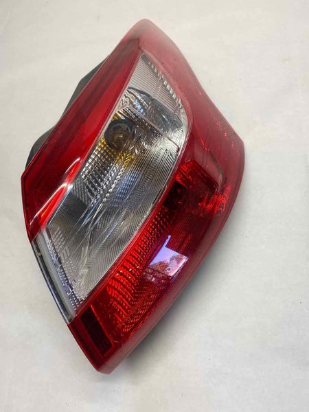 2012 -2014 FORD FOCUS Outer Tail Light Assembly Quarter Panel Mounted Right RH T