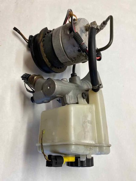 2001 - 2003 FORD WINDSTAR 3.8L Power Brake Booster & Master Cylinder Assembly T