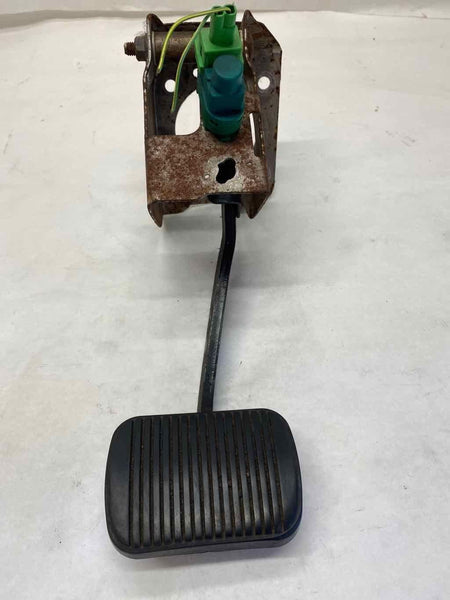 2001 FORD FOCUS Sedan Brake Pedal Assembly with Bracket and Sensor Switch Button