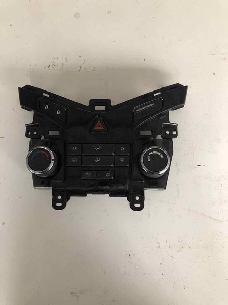 2011 - 2012 CHEVROLET CRUZE LT A/C Heater Temperature Climate Control Unit T