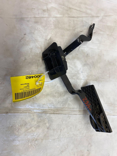 2004 CHRYSLER PT CRUISER 2.4L Throttle Gas Pedal Accelerator Assesmbly OEM M