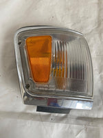 1995 TOYOTA 4RUNNER Front Turn Signal Light Lamp Corner Right Passenger Side RH